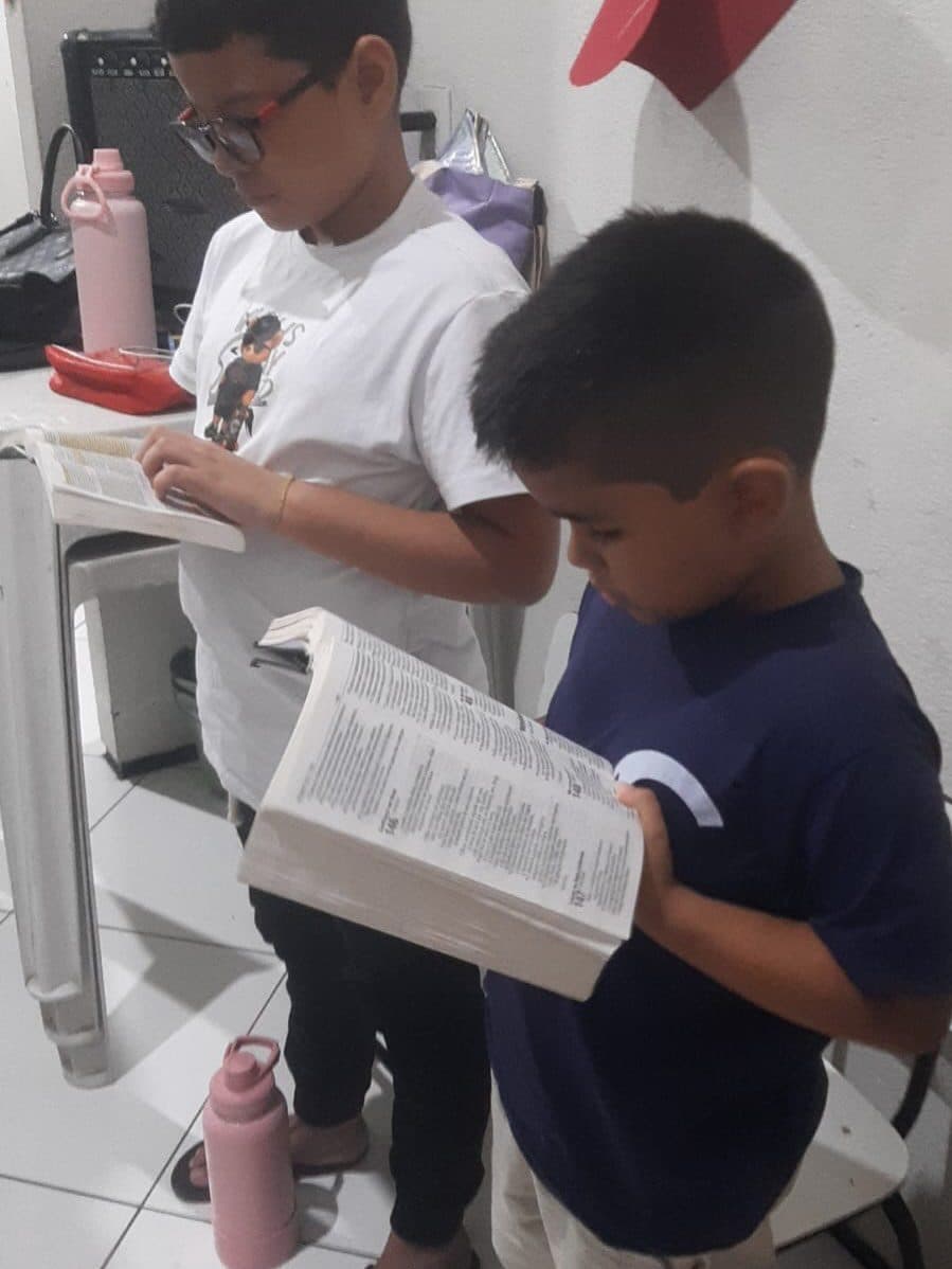 Atividade com crianças da Associação Cristã Céus Abertos