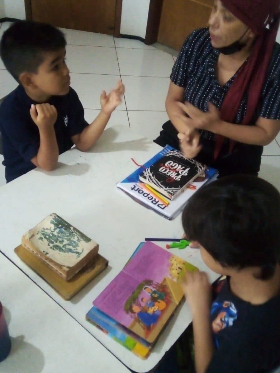 Atividade com crianças da Associação Cristã Céus Abertos