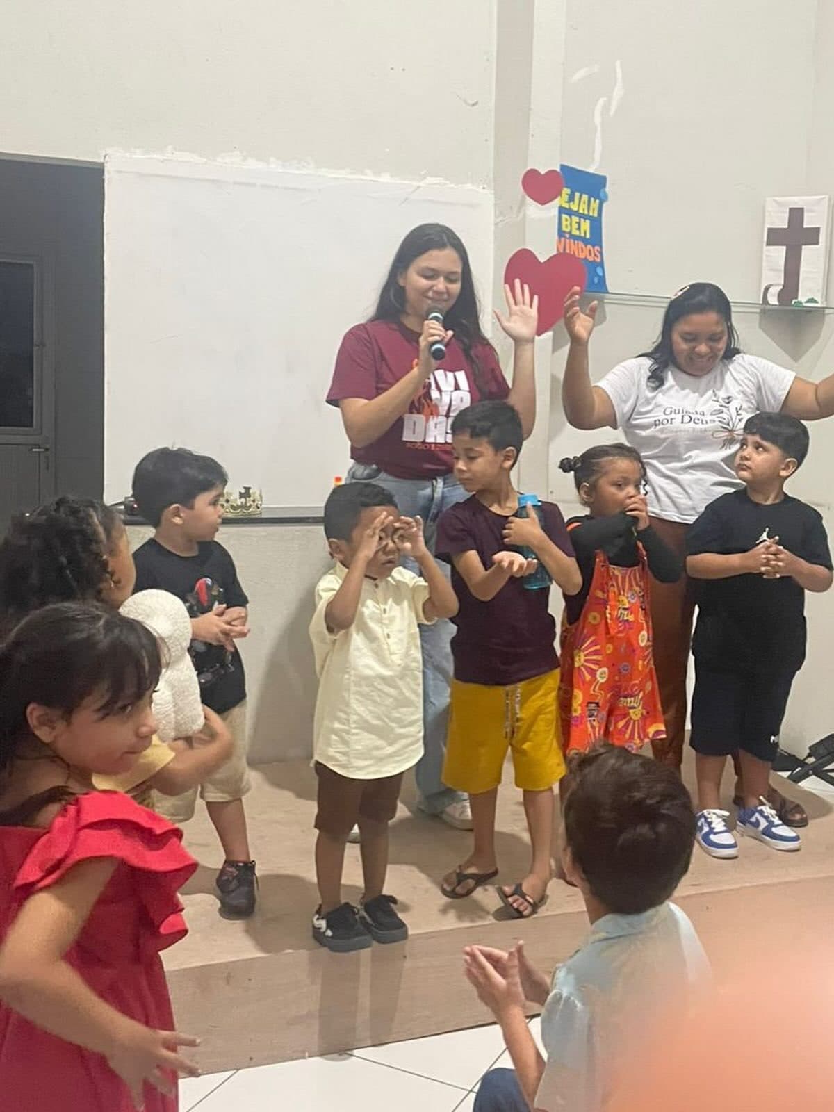 Atividade com crianças da Associação Cristã Céus Abertos